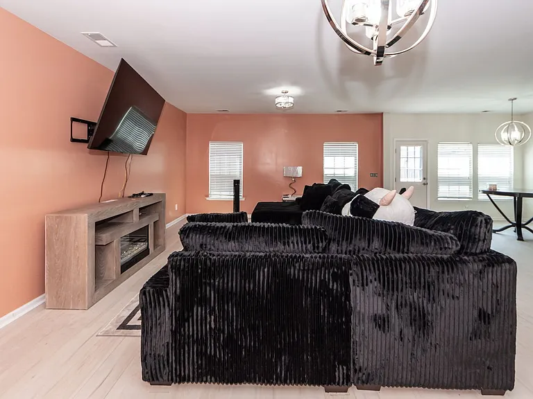 245 Swamp Creek Ln — Photo 3