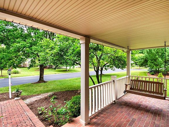 2nd image of 3932 Carriage Hill Ln