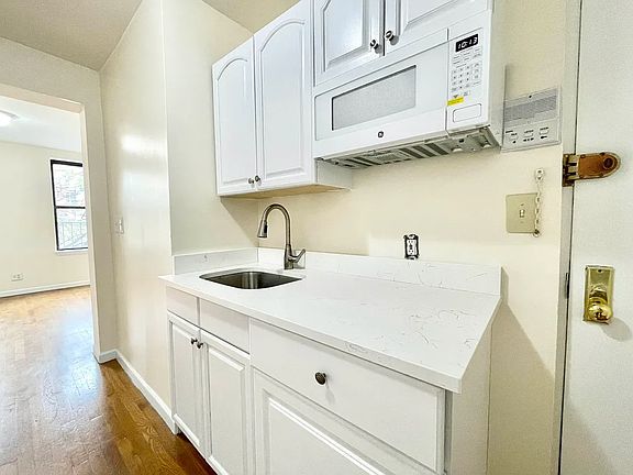 2nd image of 239 W 15th St APT 5RW