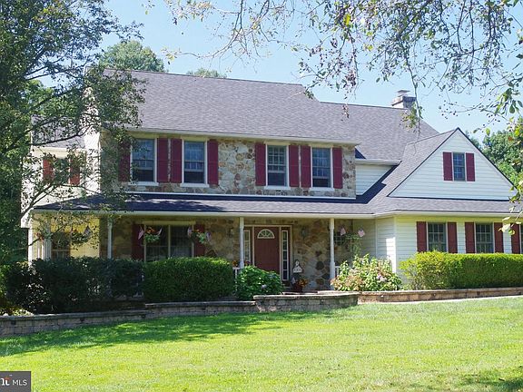 3rd image of 330 Clearfield Dr