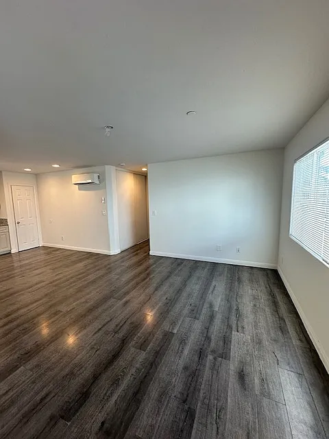 Building Photo - 12360 Lakeshore Dr #1