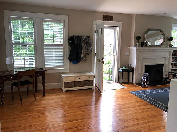 3rd image of 403 Fontaine St