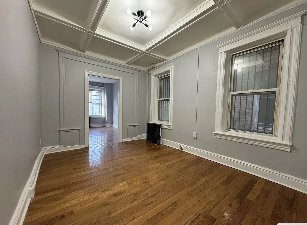 3 bed, 1000 sqft, $2,500 — Photo 3