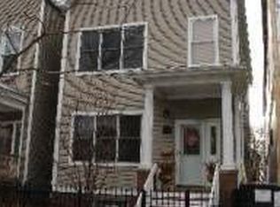 1911 W Roscoe St, Chicago, IL 60657