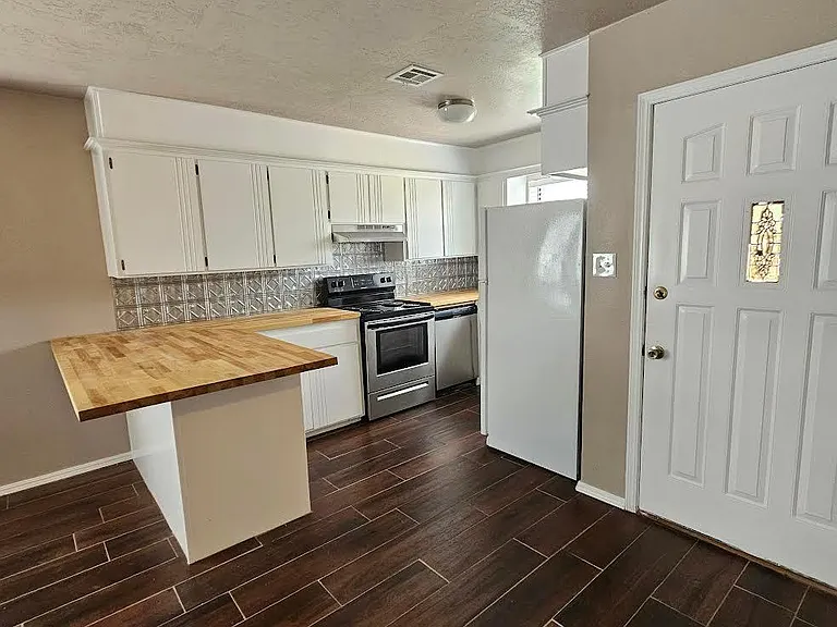 2737 NE Euclid Ave #A — Photo 5