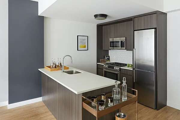 Rented by Aura Management | media 13