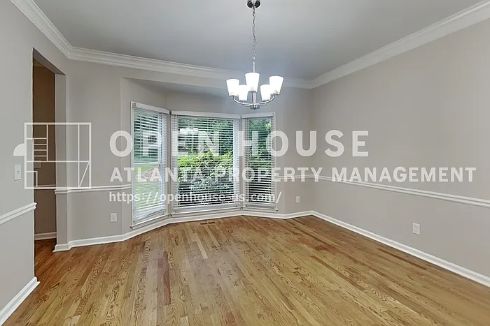 811 Springdale Xing — Photo 11