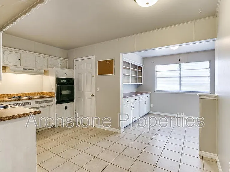 1424 Tanglewood Dr — Photo 12