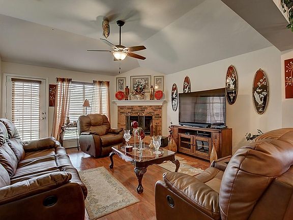 5th image of 913 Red Oak Trails