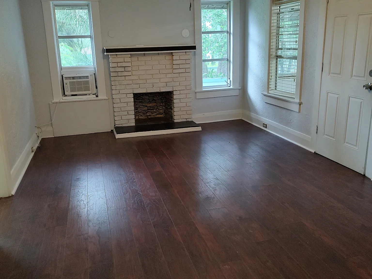 1641 Lakeview Dr — Photo 2