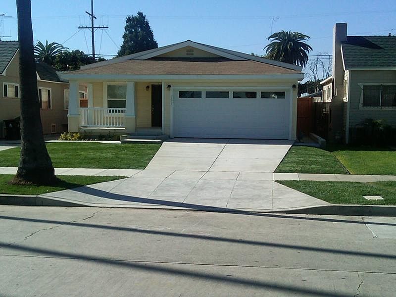 3661 - Front Yard View