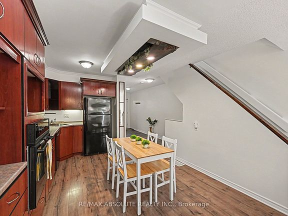 4th image of 13 Spruce Cres