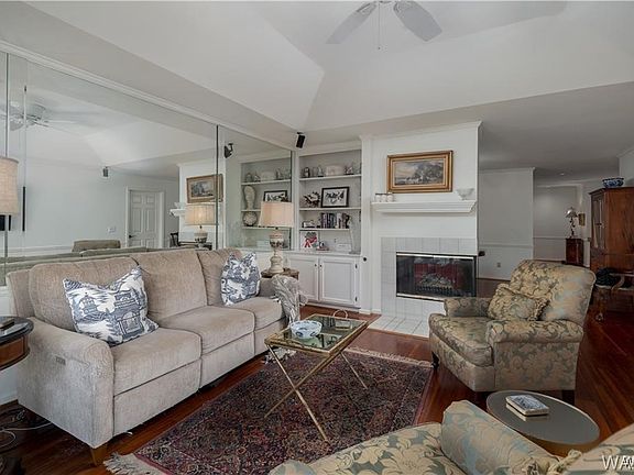 2nd image of 1709 Dauphine Dr