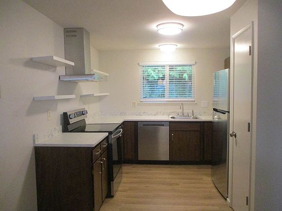 4th image of 6409 Soundview Dr