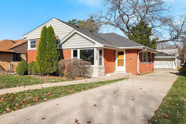 1300 Lois Ave photo 1