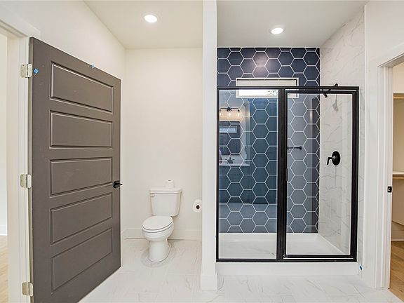 5th image of 14 Eastleigh Cir