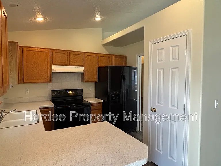 10764 W Goldenrod Ave — Photo 2