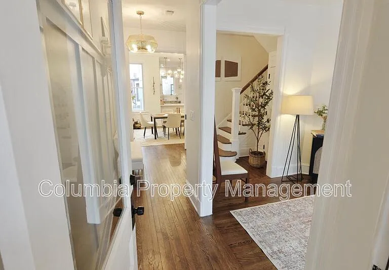 11 Q St NE — Photo 2