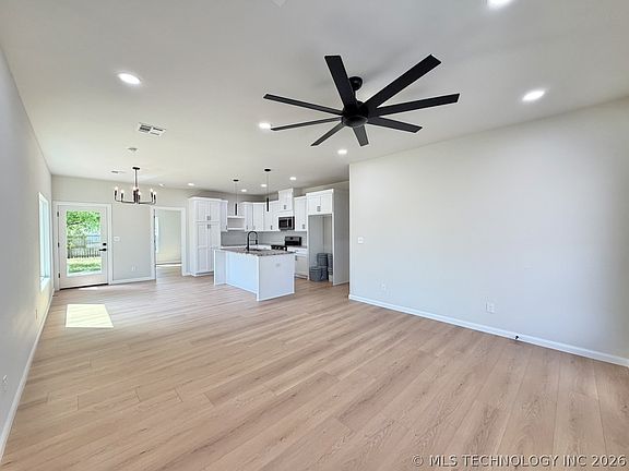 4th image of 3730 W 42nd Pl