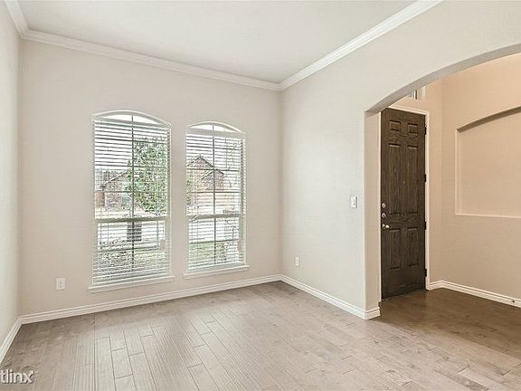 3rd image of 1136 Nottingham Trl