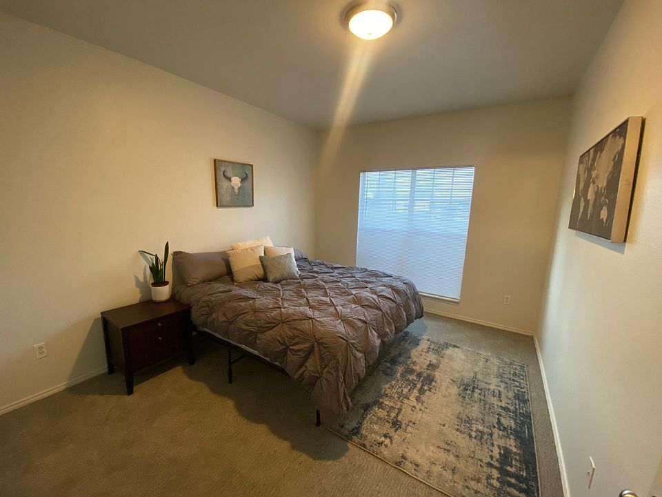 1st image of 295 E Hill Ave #213
