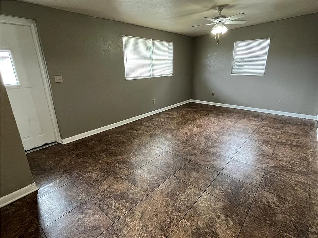 2 bed, 1.0 bath, 644 sqft, $1,050 — Photo 2