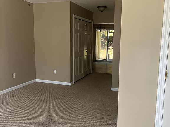 4th image of 15 Beverly Ct APT 4