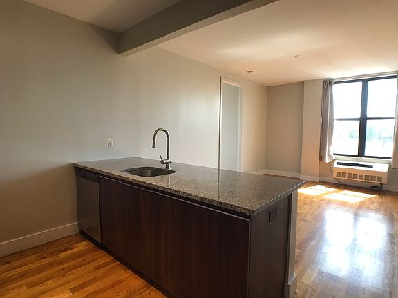 3rd image of 41 Kosciuszko St APT 401
