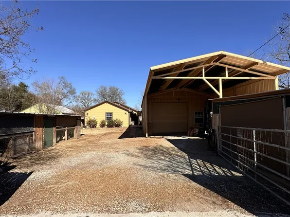 404 N Wilson St, Madisonville, TX 77864