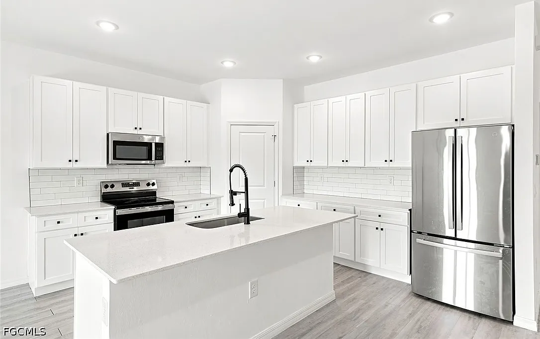 3 bed, 2.0 bath, 1300 sqft, $1,999 — Photo 1