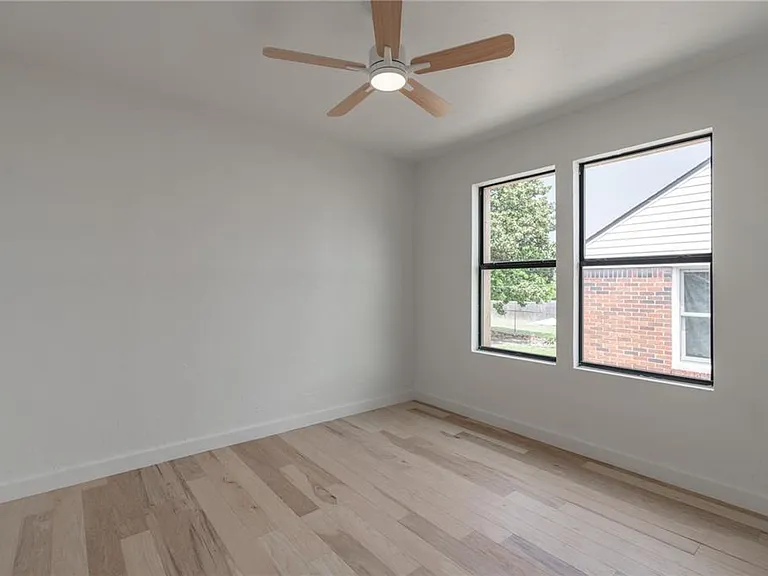 2213 NE 18th St — Photo 34