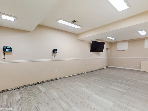 3832 Lyme Avenue image 22 of 29