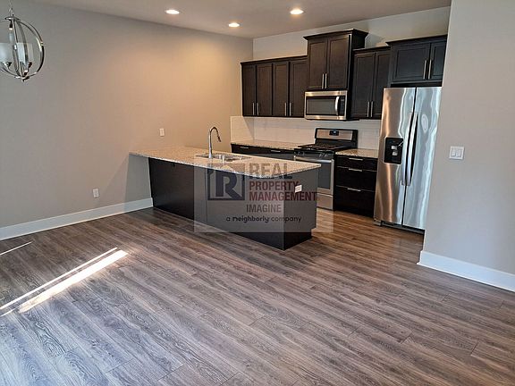 4th image of 6919 Lennon Ln NE #A