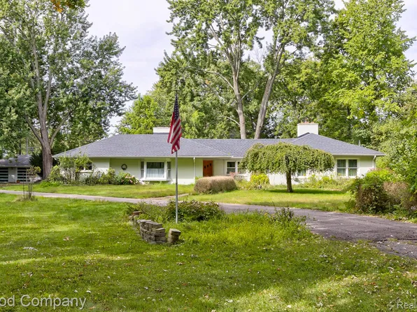 28231 Parkhill St, Farmington, MI 48334