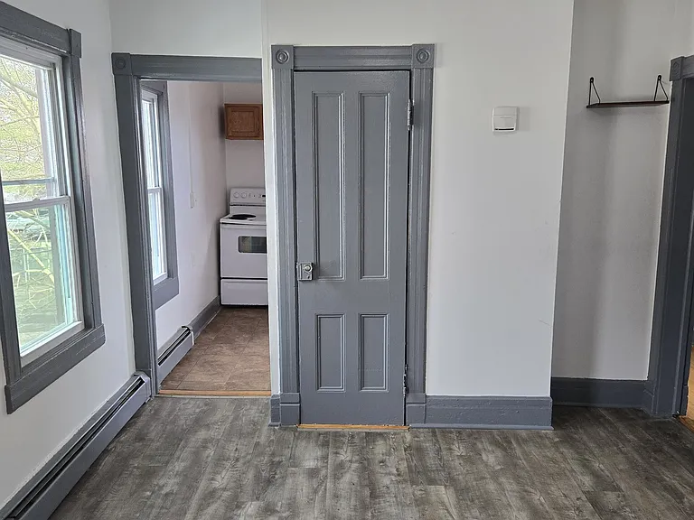 95 Catharine St #2 — Photo 11