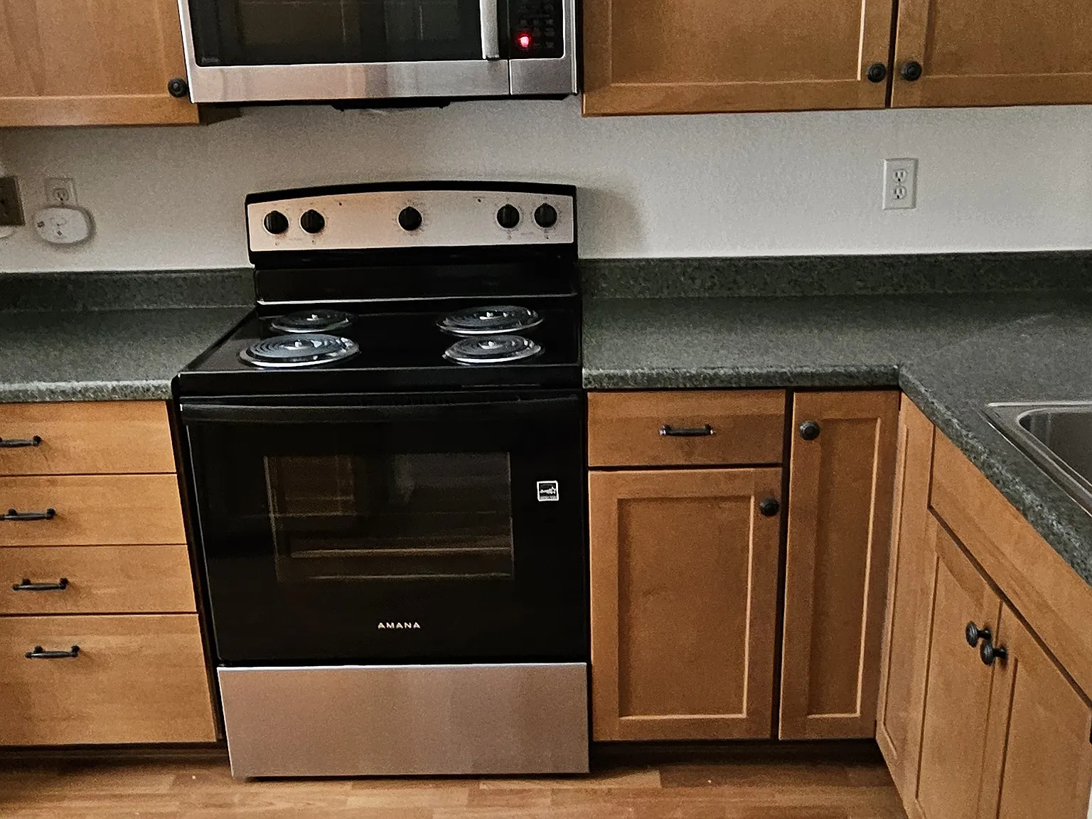 2 bed, 1.5 bath, 905 sqft, $2,300 — Photo 2