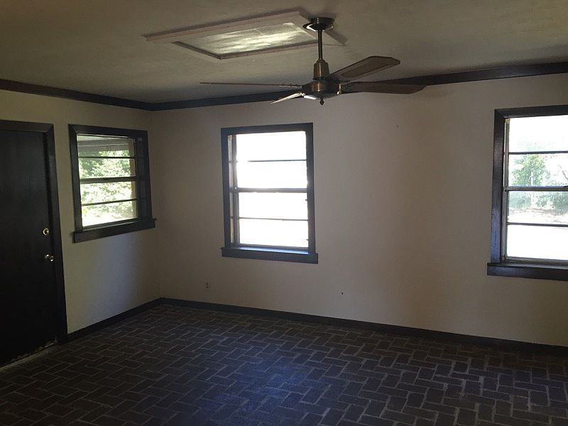 2nd image of 5154 Springwood Rd