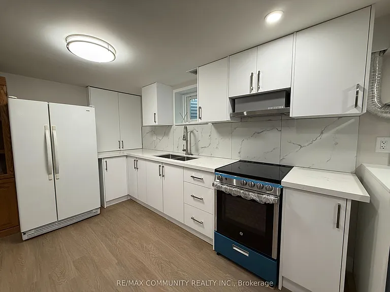31 Friar Tuck Rd #LOWER — Photo 5