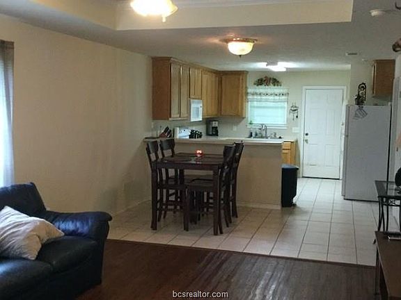 5th image of 903 Willow Pond St