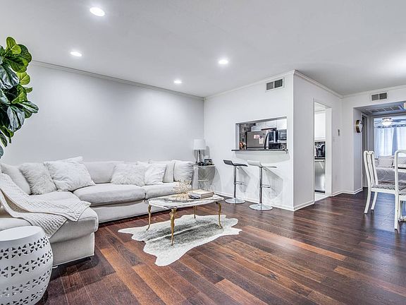 2nd image of 8401 N New Braunfels Ave APT 107