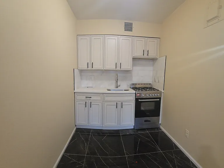 6506 163rd St #2B — Photo 5