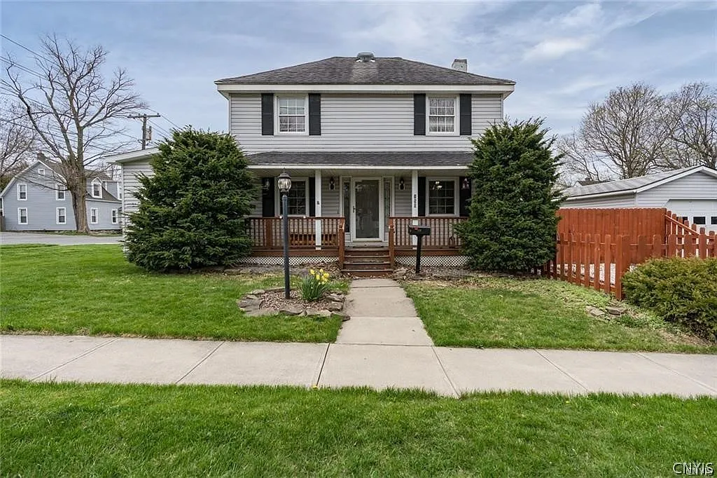 3 bed, 1.5 bath, 1539 sqft, $1,750 — Photo 1