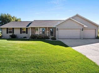 2832 Bay Settlement Rd, Green Bay, WI 54311