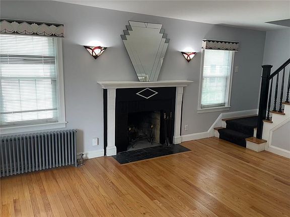 2nd image of 415 Park Ave
