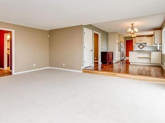 5th image of 22517 Iverson Ln N