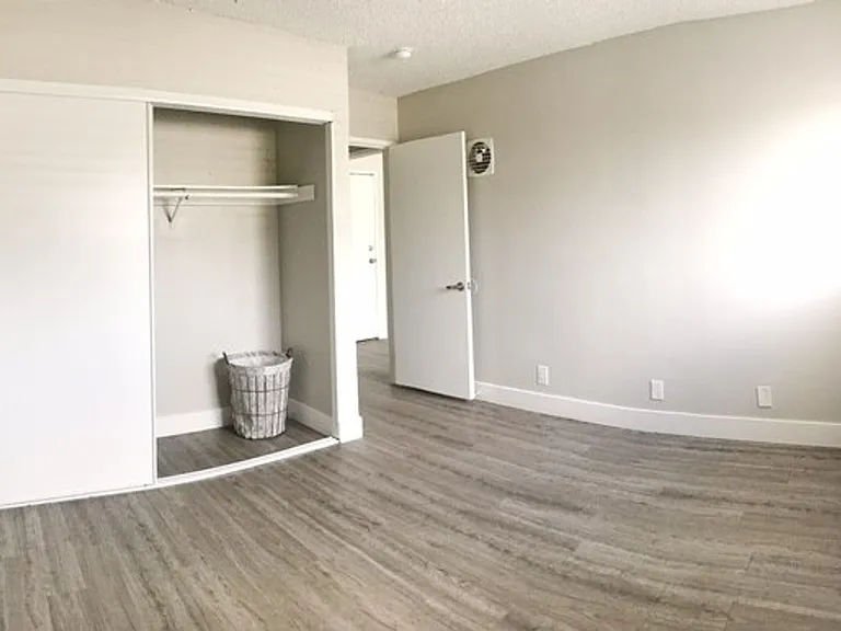 Little Roscoe Apartments — Photo 4