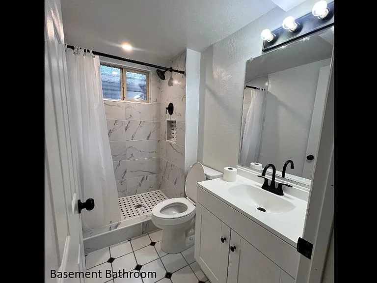3872 Surrey Ln — Photo 1