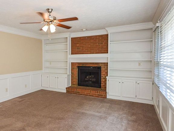 4th image of 940 Camden Hill Ct