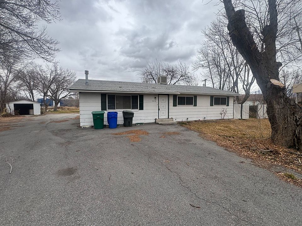 1st image of 3212 W Derby Cir