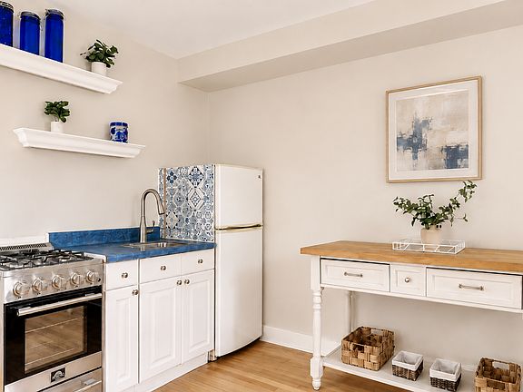 3rd image of 119 Caroline St #1C